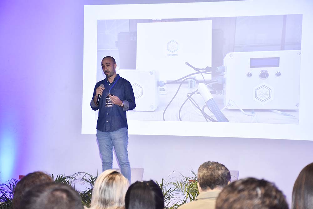 Carvajal, CEO de Health Growers, exhibió el dispositivo Cerebro en la rueda de negocios del programa Collision EBT.